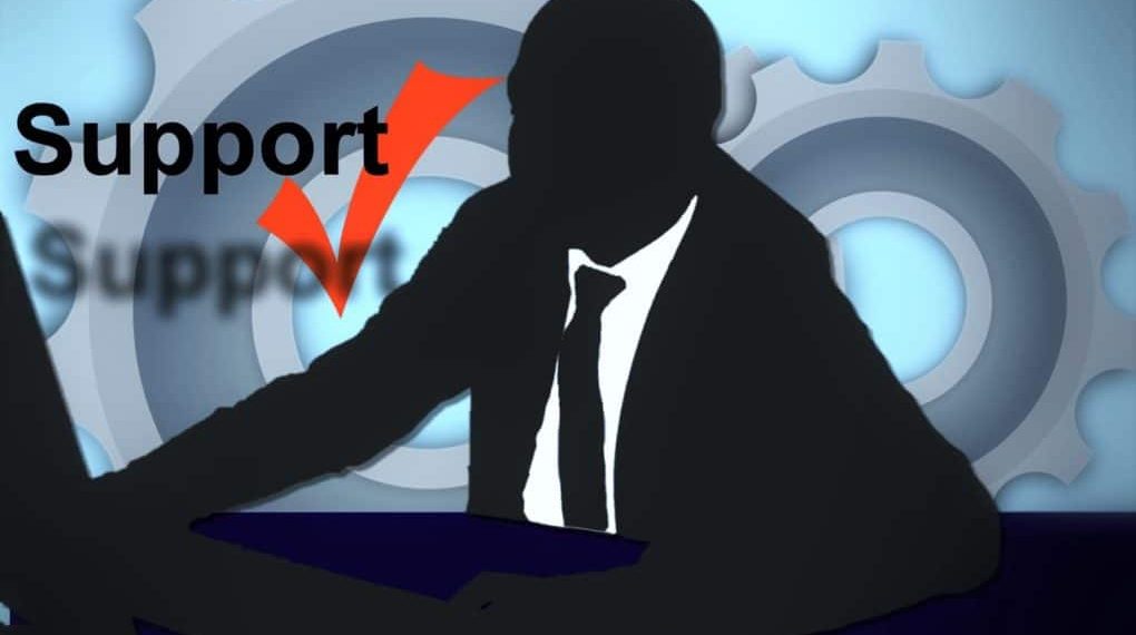 GlobeHost Review Customer Support Man